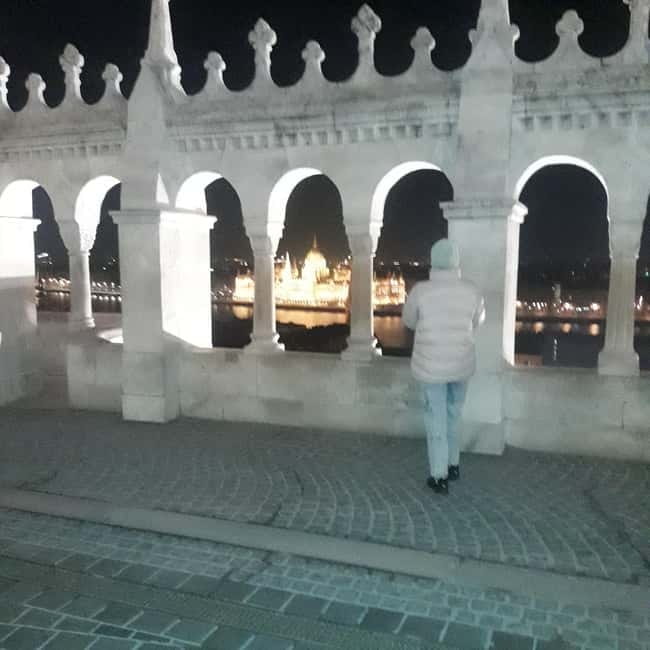 Budapest: Evening Castle Hill Tour with Fishermen's Bastion - Fishermen’s Bastion after dark