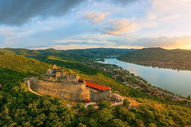 Budapest Hike to Visegrád Castle w or wo Sauna/Danube beach - The guide and the feel of a private outing