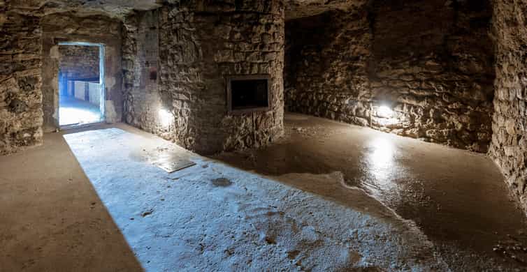 Budapest: The WWII Siege of Buda Castle & Bomb Shelter Tour - Walking Úri Street above ground