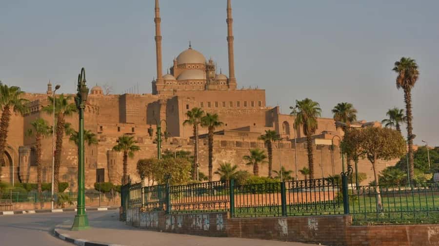 Cairo/Giza: Saladin Citadel, Egyptian Museum, & Bazaar Tour - How the private vehicle changes the day