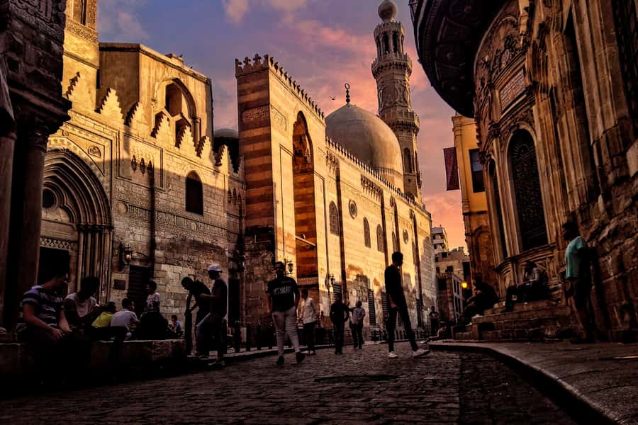 Cairo: Pyramids, Bazaar, Citadel Tour with Photographer - Lunch and the day’s optional spending