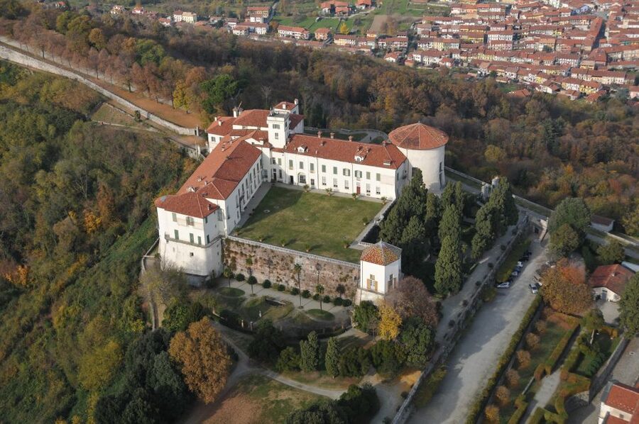 Caravino: Masino Castle Entry Ticket - Frescoes, furnishings, and the rooms of ceremony