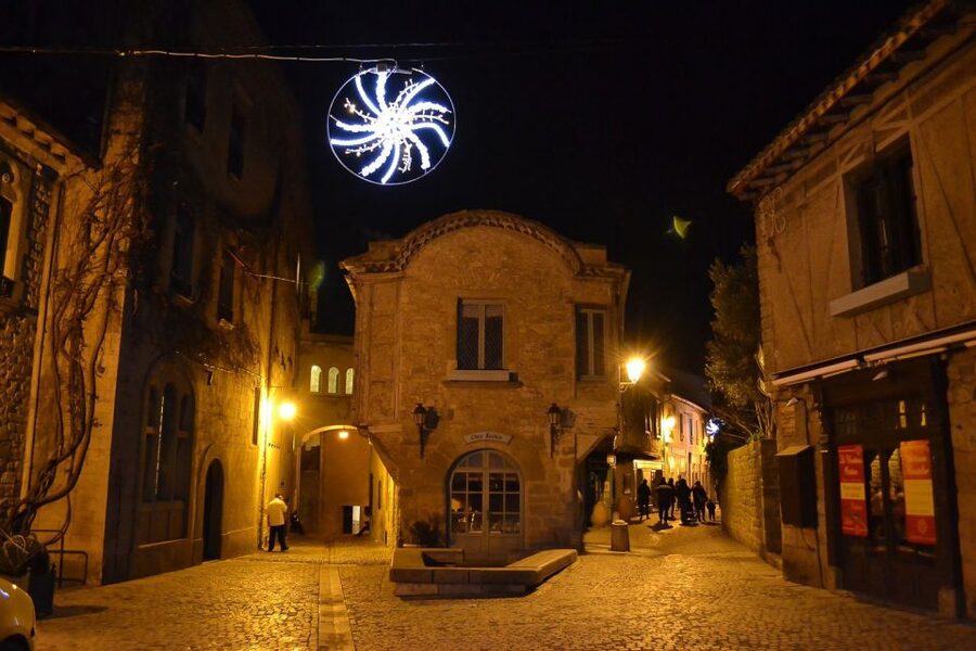 Carcassonne: Private Guided Tour of the Medieval Fortress - Starting at Place du Prado or Porte Narbonnaise