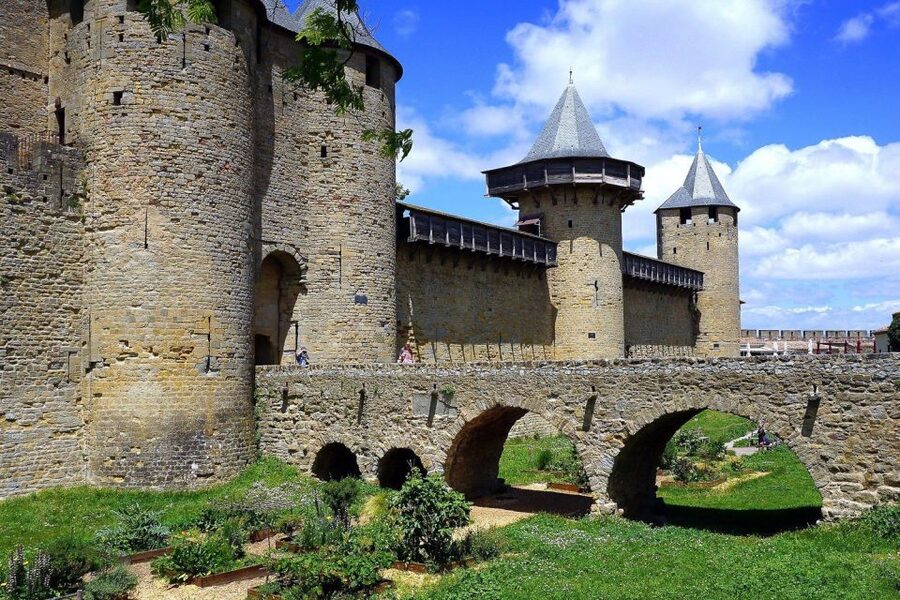 Carcassonne: Private Guided Tour of the Medieval Fortress - Château Comtal and the One-Hour Rampart Visit