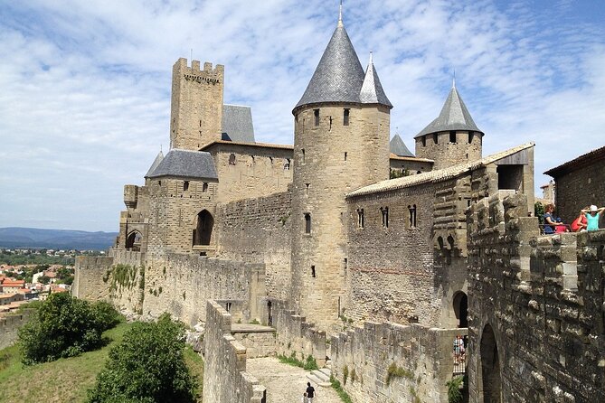 Carcassonne: Secrets of the Castle's Defense Self-Guided Tour - What the tour explains well