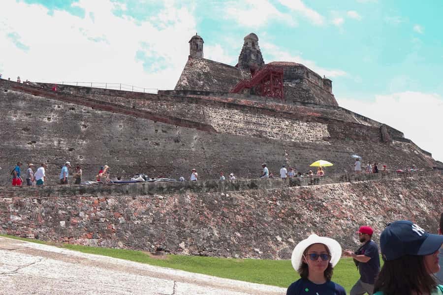 Cartagena: BILINGUAL CITY TOUR San Felipe Castle & Old city - A quick way to see Cartagena’s main sights