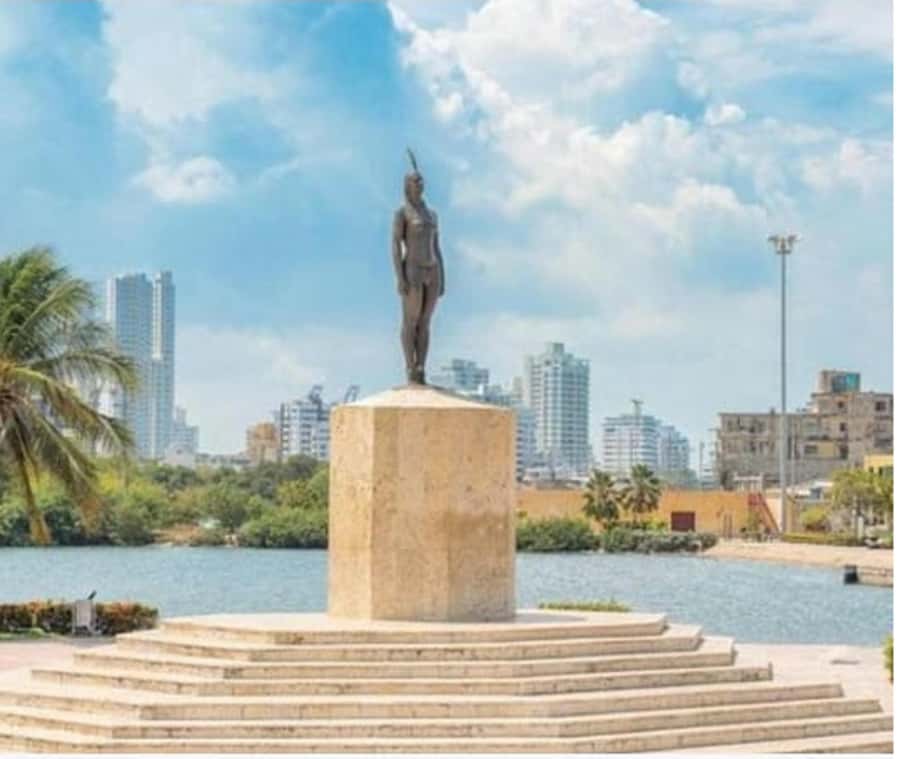 Cartagena: BILINGUAL CITY TOUR San Felipe Castle & Old city - India Catalina and the city’s public symbols