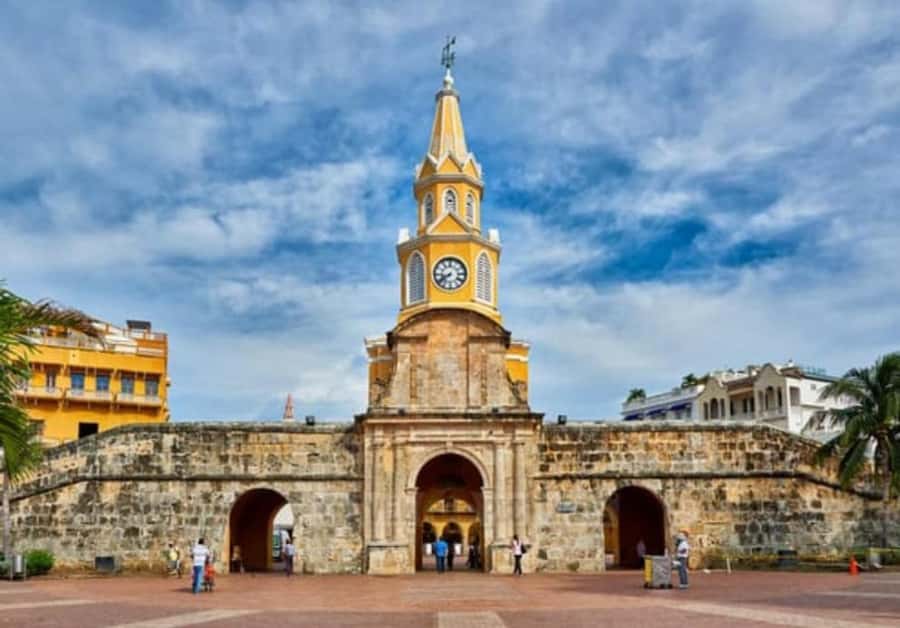 Cartagena: BILINGUAL CITYTOUR + SAN FELIPE CASTLE & Old city - San Felipe Castle gives the tour its purpose