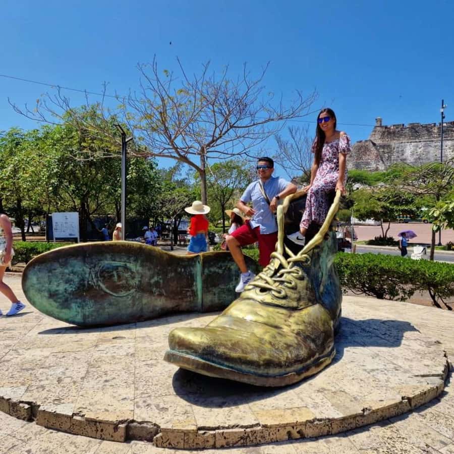 Cartagena: CITY TOUR OVERVIEW of the city Boots castle chiva - Heat, rain, and staying comfortable