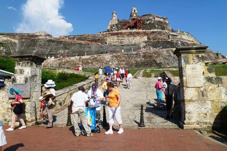 Cartagena: CITY TOUR OVERVIEW of the city Boots castle chiva - Bocagrande, Castillogrande, and Laguito from the Chiva