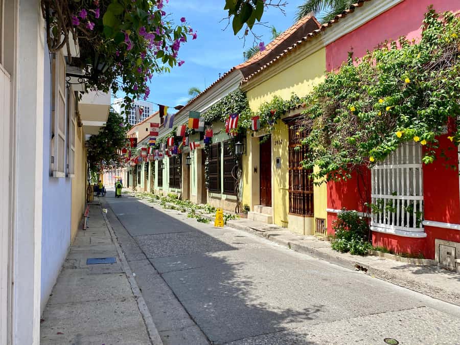 Cartagena City Tour with San Felipe Castle & Old Town Walk - Plaza de la Aduana and Cartagena’s difficult past