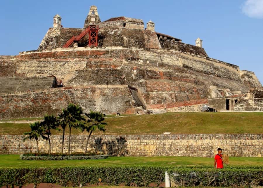Cartagena City Tour with San Felipe Castle & Old Town Walk - Plaza de Bolívar and the old city’s graceful center