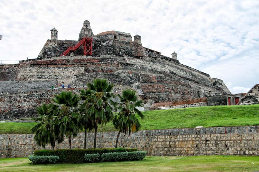 Cartagena: Complete Tour "San Felipe Castle, Popa and Getsemaní". - A bilingual guide can make or break the tour