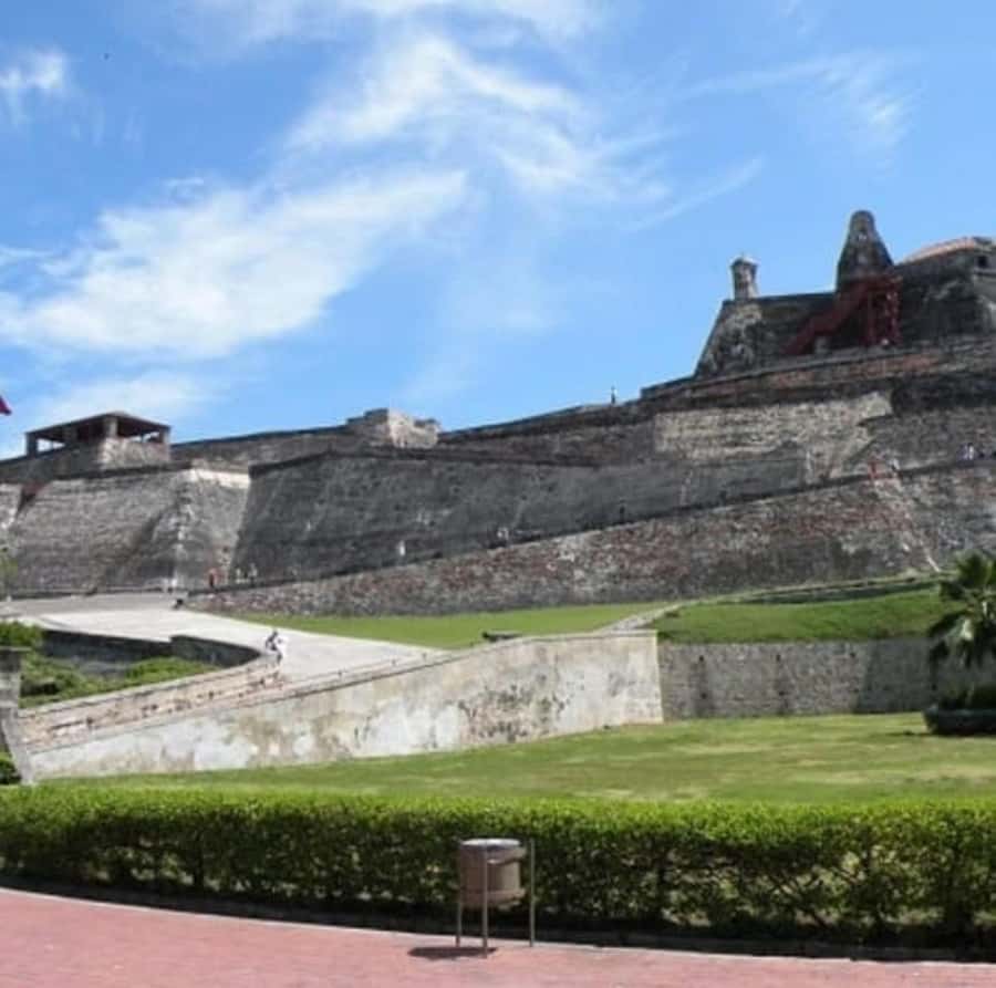Cartagena: Panoramic City Tour, Monuments, Walls, Castle - The chiva ride through Bocagrande and the bay
