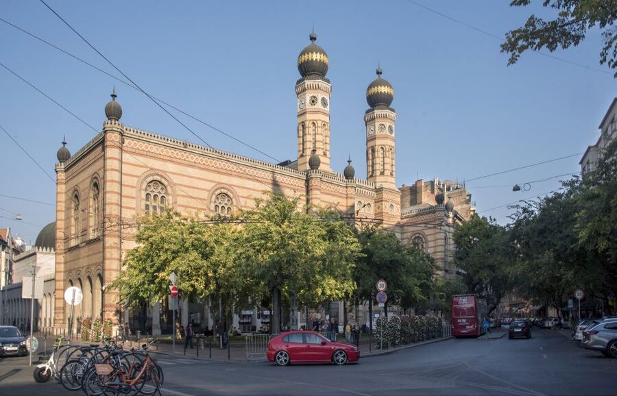 Castle District & Pest Driving Tour with Danube River Cruise - Exploring Buda’s Castle District