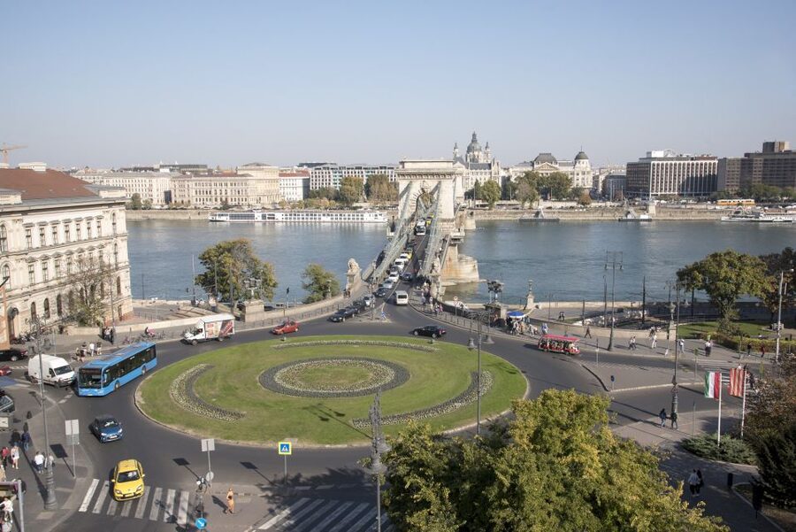 Castle District & Pest Driving Tour with Danube River Cruise - The one-hour cruise on the Danube