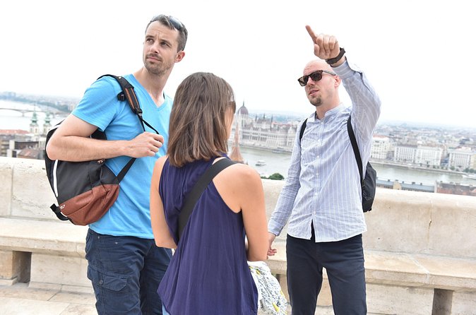 Castle District tour with Matthias Church Ticket & Cake & Coffee - Sándor Palace and the final stretch