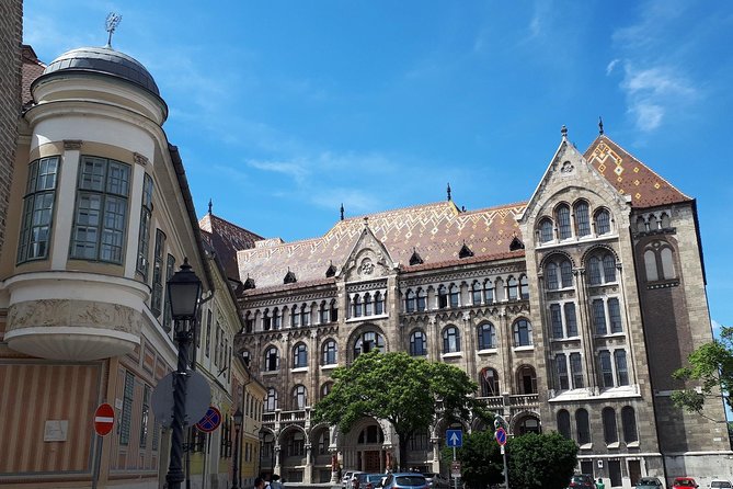 Castle district walk with legends - Hidden courtyards and Kapisztrán Square