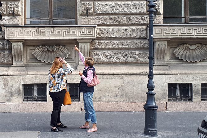 Castle district walk with legends - Nikolett’s guiding style