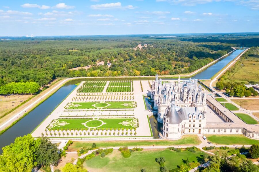 Chambord: Private Guided Tour of the Castle + Reserved Entry - Entering François I’s extraordinary castle
