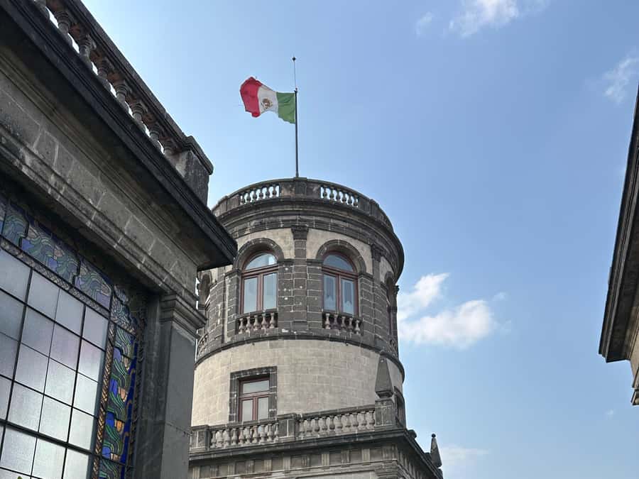 Chapultepec Castle: Private tour with local guide, tickets included - From a pre-Hispanic site to a national museum