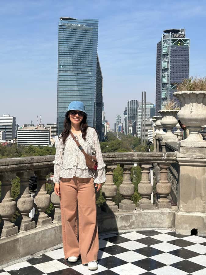 Chapultepec Castle: Private tour with local guide, tickets included - Maximiliano, Carlota, and the imperial chapter