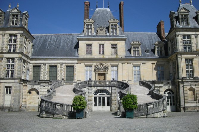 Chateau of Fontainebleau and Vaux le Vicomte 9-Hour Private Tour - Two châteaux, two very different stories