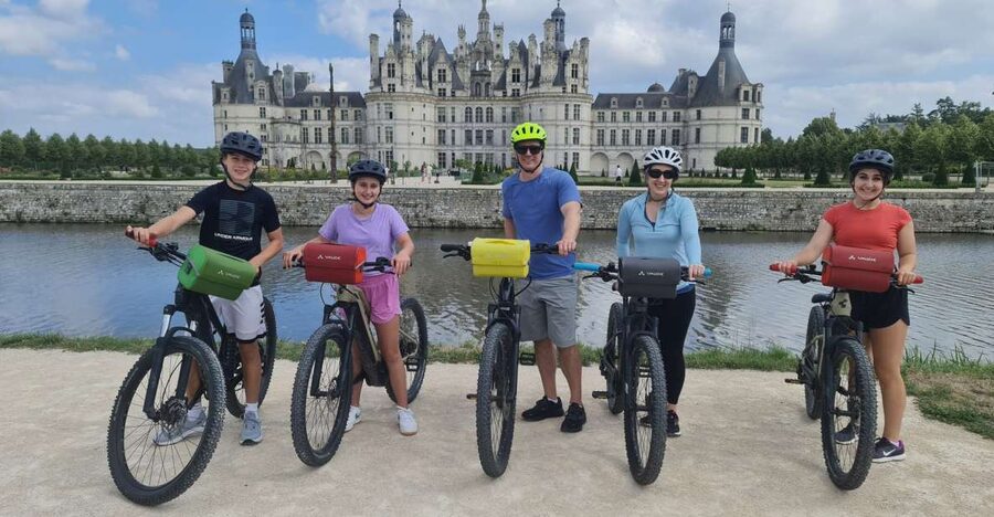 Chateaux de la Loire cycling ! - Cycling through Boulogne Forest to Chambord