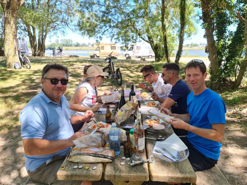 Chateaux de la Loire cycling ! - Guide Yohan and the small-group feel