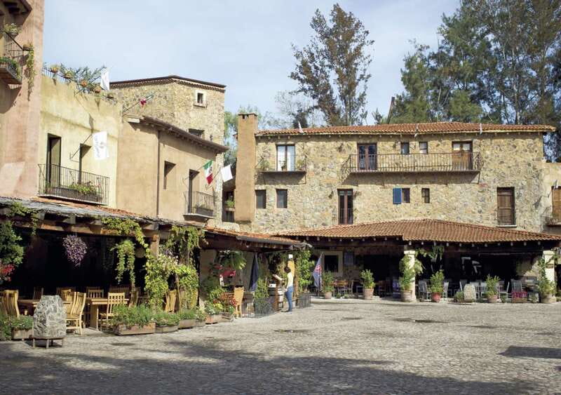 Chautla's Castle, Lavender Farm, and Valquirico Private Tour - Guides, transport, and the pace of the day