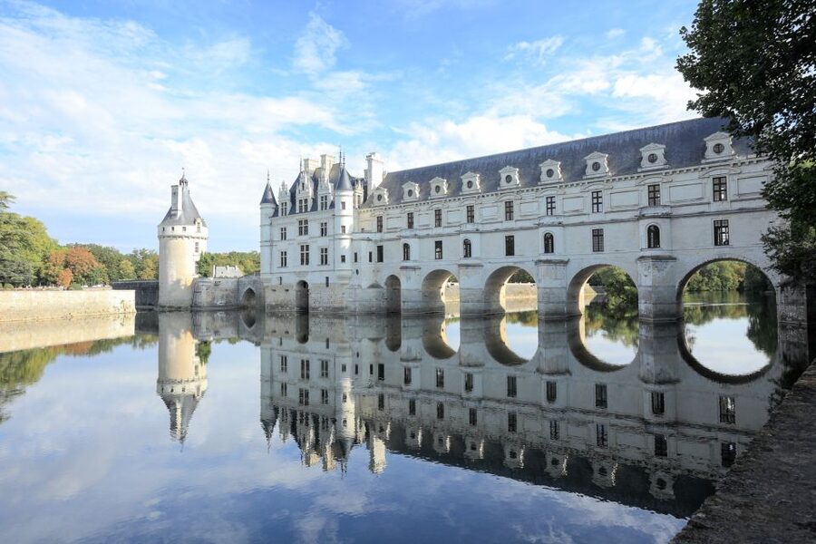 Chenonceau Castle Admission Ticket - Entering the castle and its decorated rooms