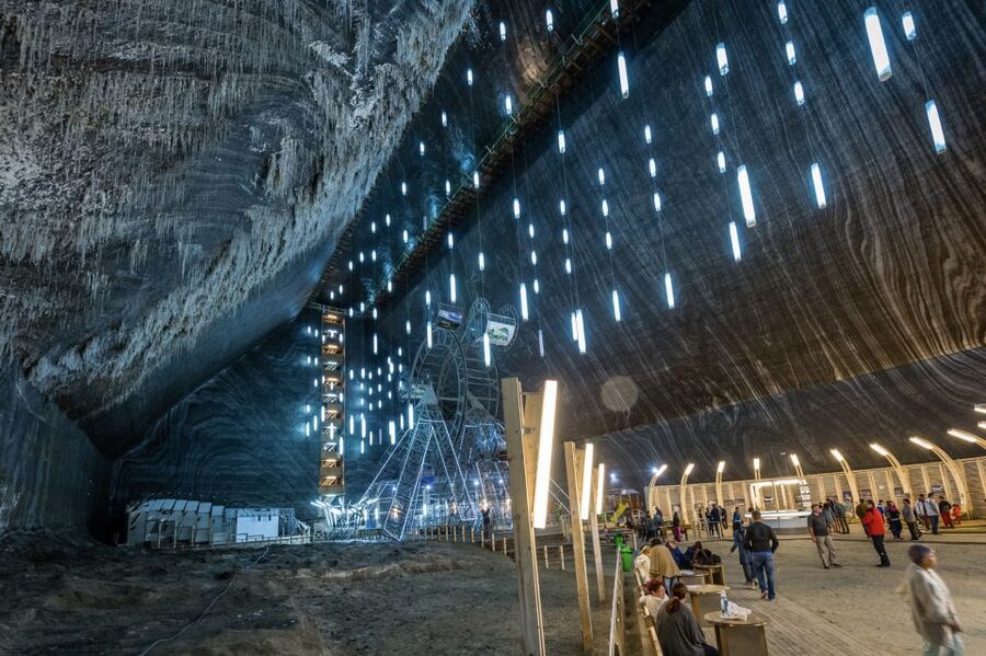 Cluj: Turda Salt Mine, Corvin Castle, Alba Carolina Tour - Corvin Castle and the road to Hunedoara