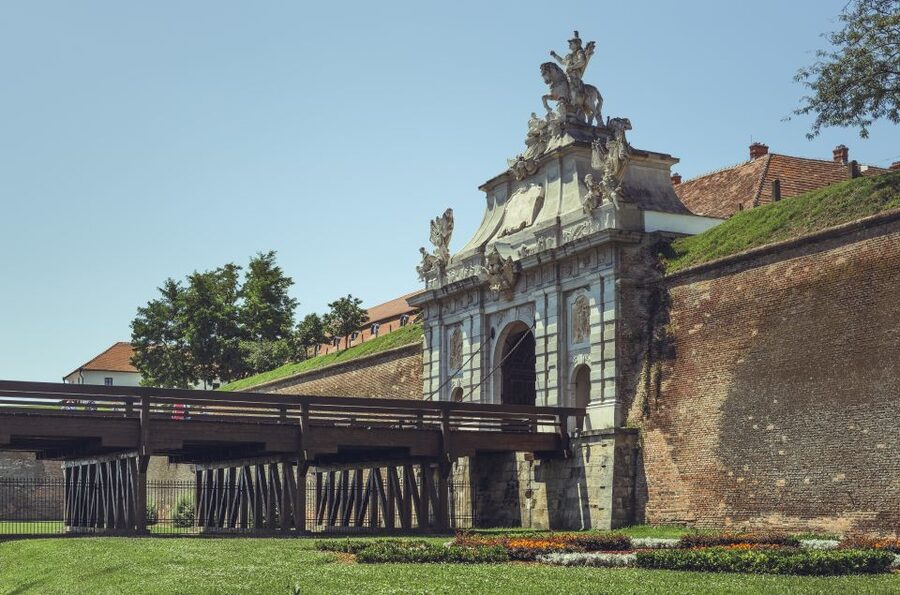 Cluj: Turda Salt Mine, Corvin Castle, Alba Carolina Tour - What the $140 price really covers