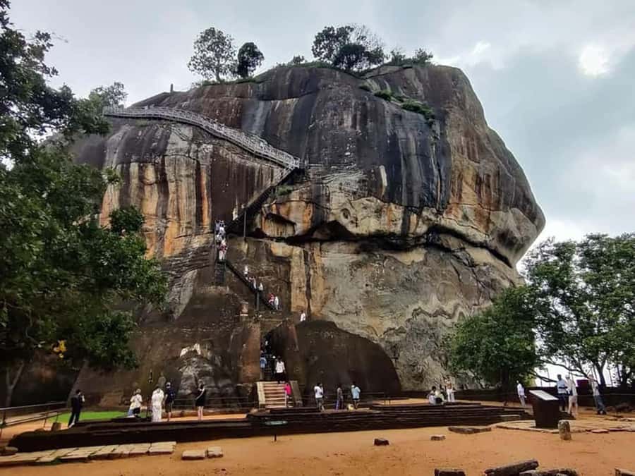 Colombo: Sigiriya Rock Fortress & Dambulla Cave Temple Tour - The road from Colombo to the ancient heart of Sri Lanka