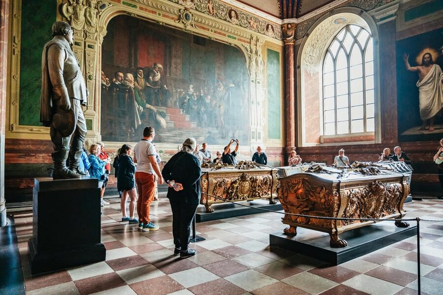 Copenhagen: Kronborg, Frederiksborg Castle and Roskilde Tour - The minibus, pickup, and guide style
