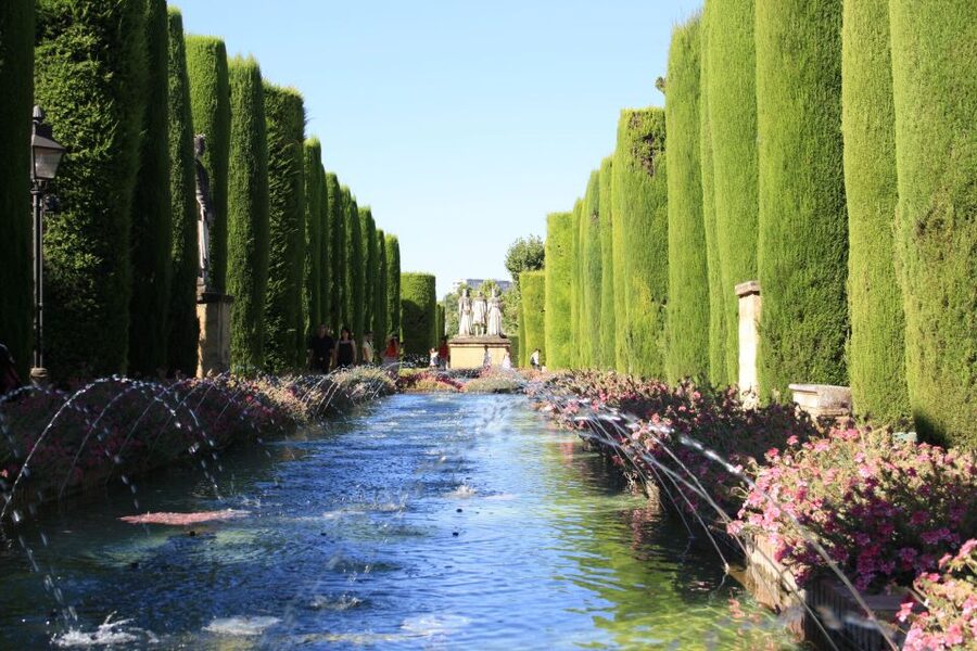 Córdoba: Alcázar and Jewish Quarter 2-Hour Guided Tour - Reaching the Alcázar of the Christian Monarchs