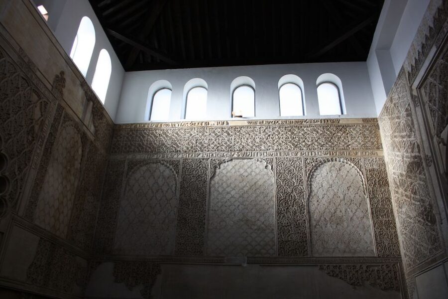 Córdoba: Alcázar and Jewish Quarter 2-Hour Guided Tour - The artisan souk and Cardenal Salazar Square