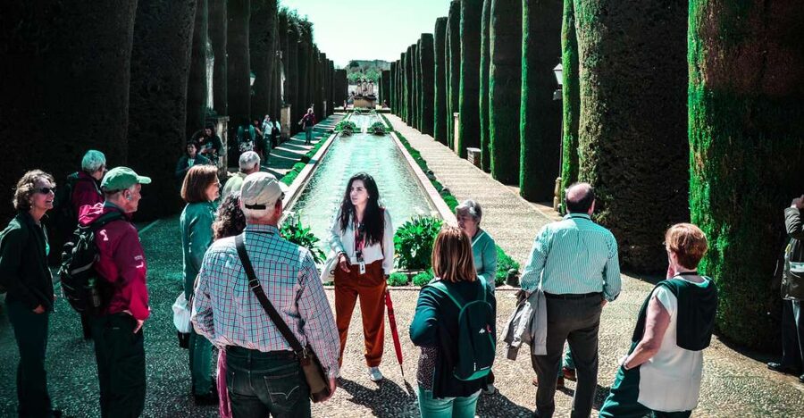 Cordoba: Alcázar de los Reyes Cristianos 1-Hour Guided Tour - Inside the fortress walls with an official guide