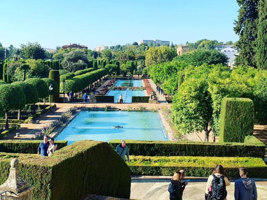 Cordoba: Alcazar of The Christian Monarchs Tickets and Tour - Meeting beneath the red umbrella