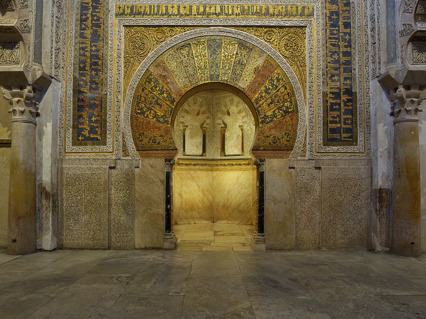 Córdoba: Mosque and Alcazar Private Tour with tickets - Inside the Mosque-Cathedral