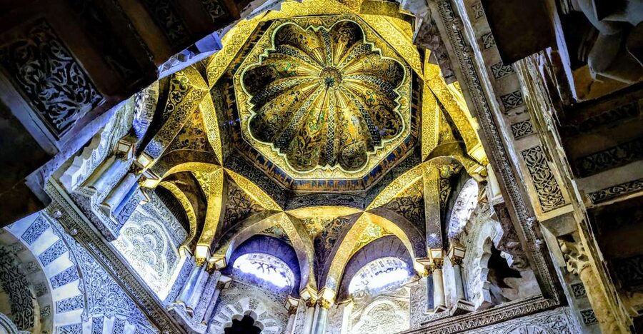 Córdoba: Mosque-Cathedral & Alcazar Guided Tour - The Alcázar, royal power, and the Inquisition