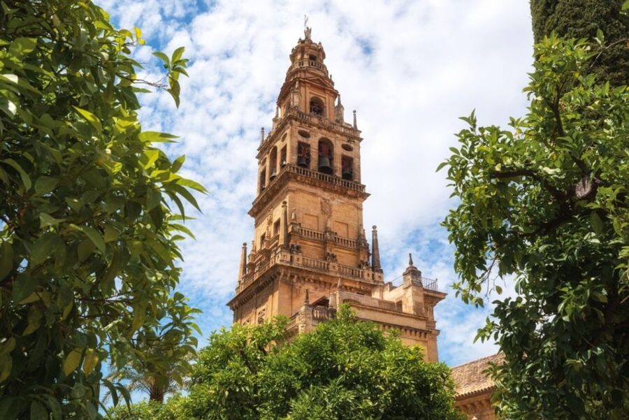 Córdoba: Mosque-Cathedral & Alcazar Guided Tour - How the two-hour schedule works