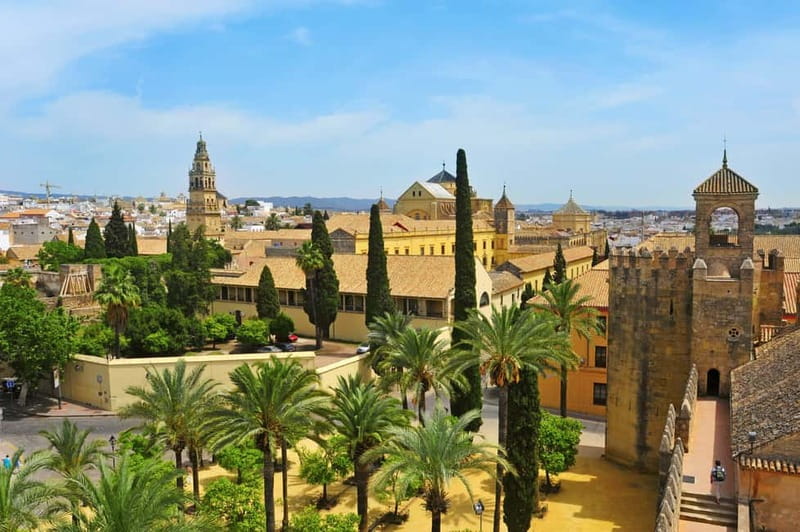 Córdoba: Mosque-Cathedral, Jewish Quarter and Alcázar Tour - The Alcázar area and its changing visit