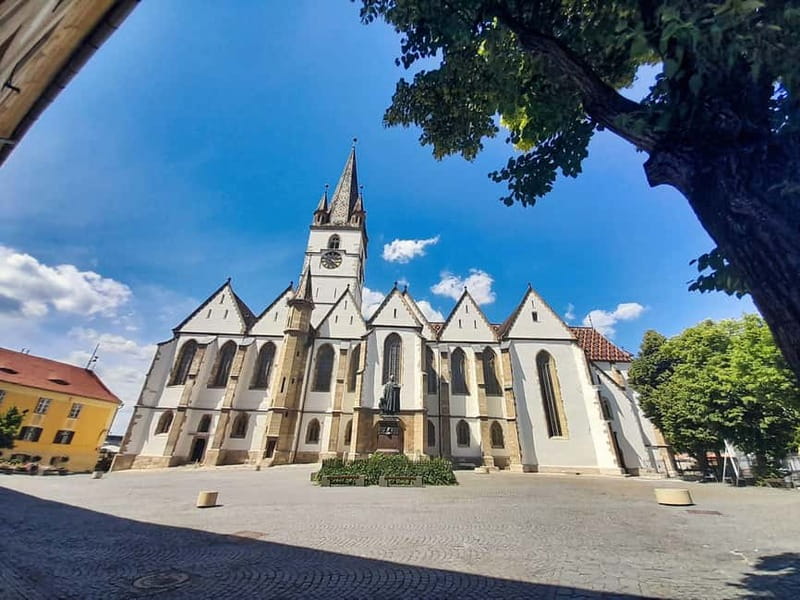 Corvin Castle and Sibiu Fortified City day tour from Cluj - What the guide adds to the visit