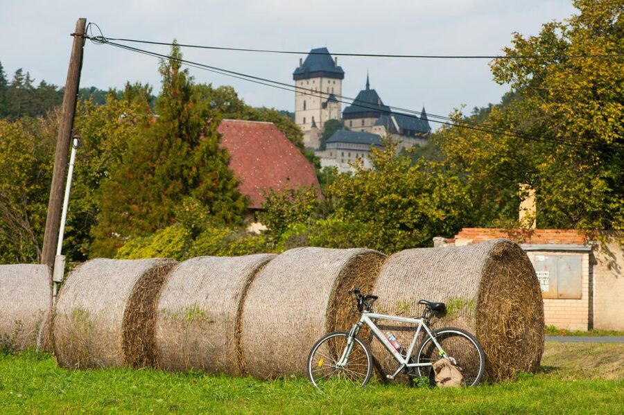 Countryside Bike Tour From Prague To Karlstejn Castle - Following the Vltava past bridges and suburbs