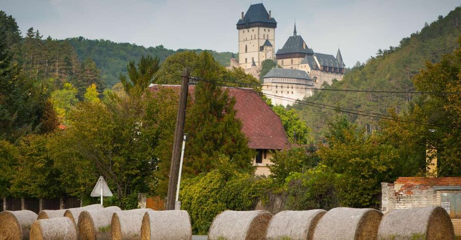 Coutryside e-bike tour to Karlstejn Castle - Karlstejn Village and a Czech Lunch