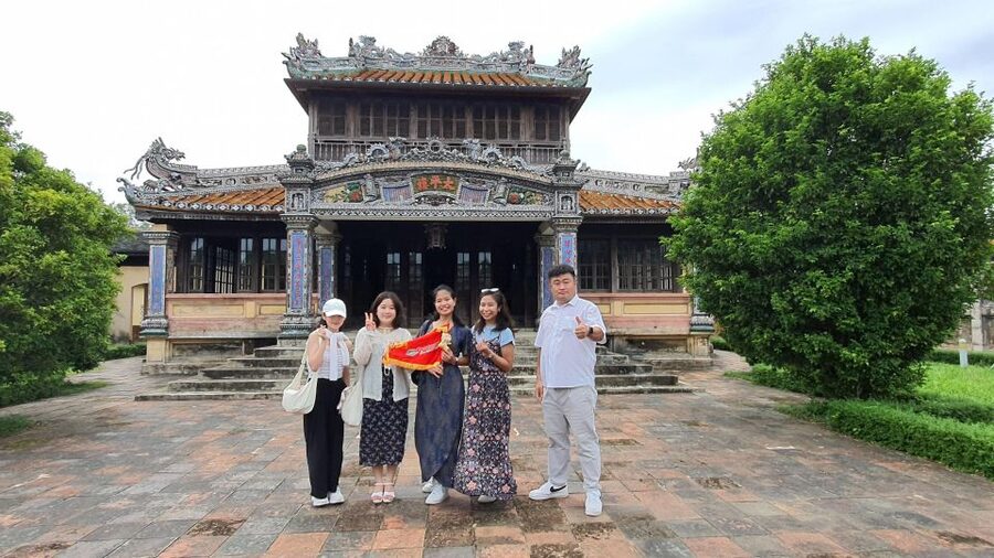 DaNang/Hoi An: Hue Citadel via Hai Van Pass Small Group Tour - Thien Mu Pagoda beside the Perfume River