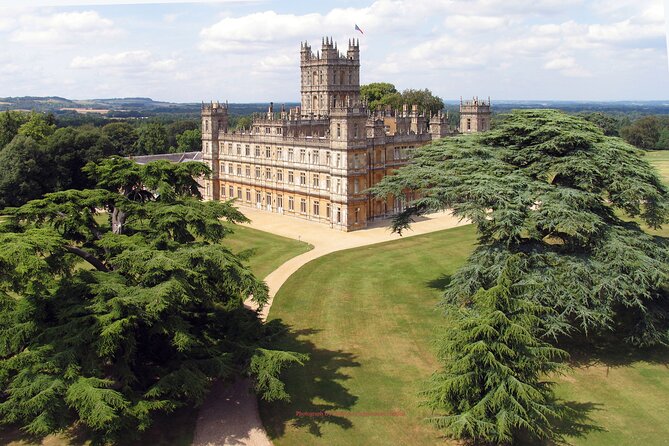 Downton Abbey & Highclere Castle Tour from London, with Oxford - A full day on the coach