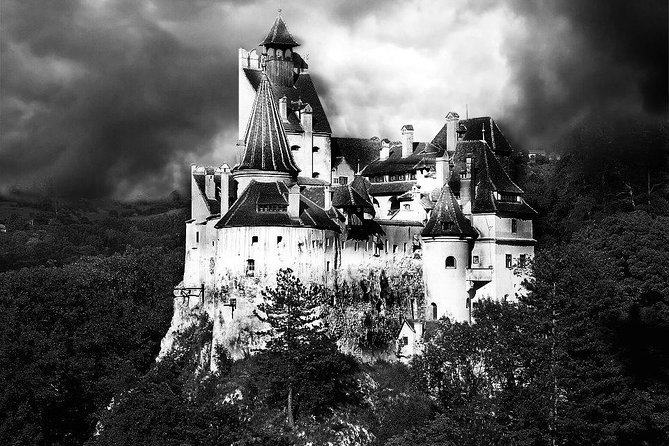 Dracula's Castle, Peles Castle and Brasov Day Trip from Bucharest - Brasov’s old center: a useful pause in the schedule
