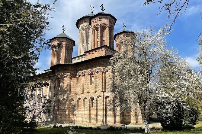 Dracula's Grave, Peleș Castle and Târgoviște Princely Court - One day, three chapters of Romanian history